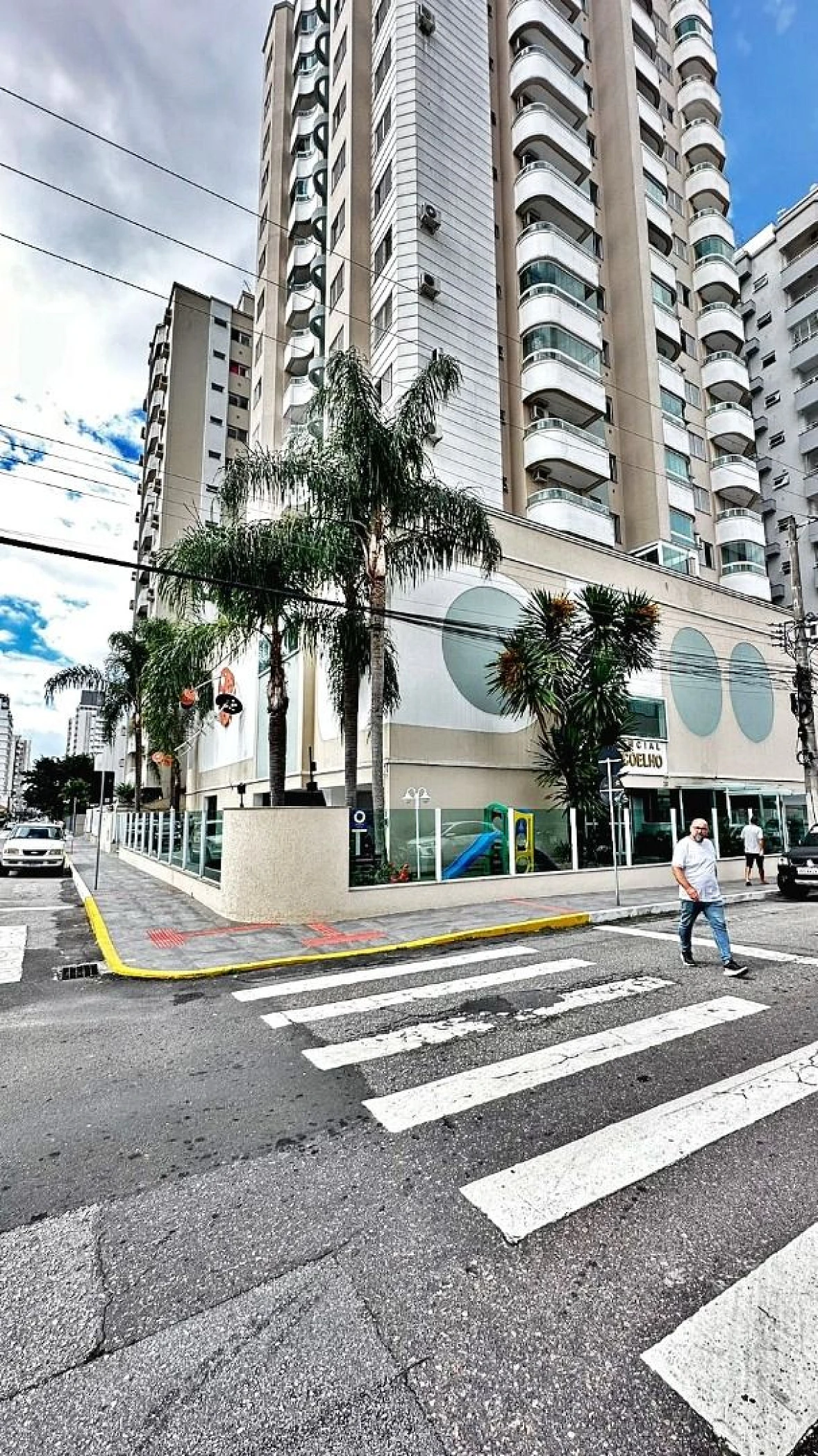 Apartamento com 3 Dormitórios para Alugar, 98 m² - Campinas - São José/SC