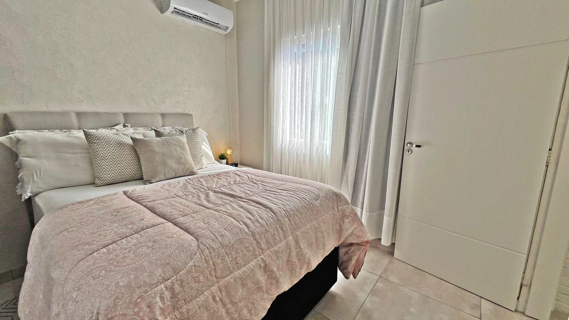 Casa com Sala Comercial, 3 Quartos, 10 Vagas - Furadinho - Foto 10