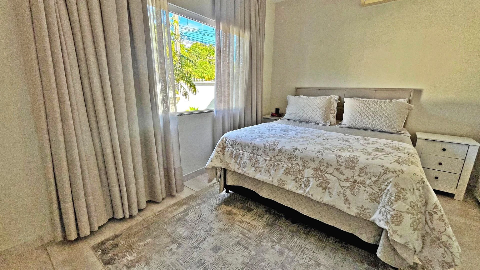 Casa com Sala Comercial, 3 Quartos, 10 Vagas - Furadinho - Foto 12