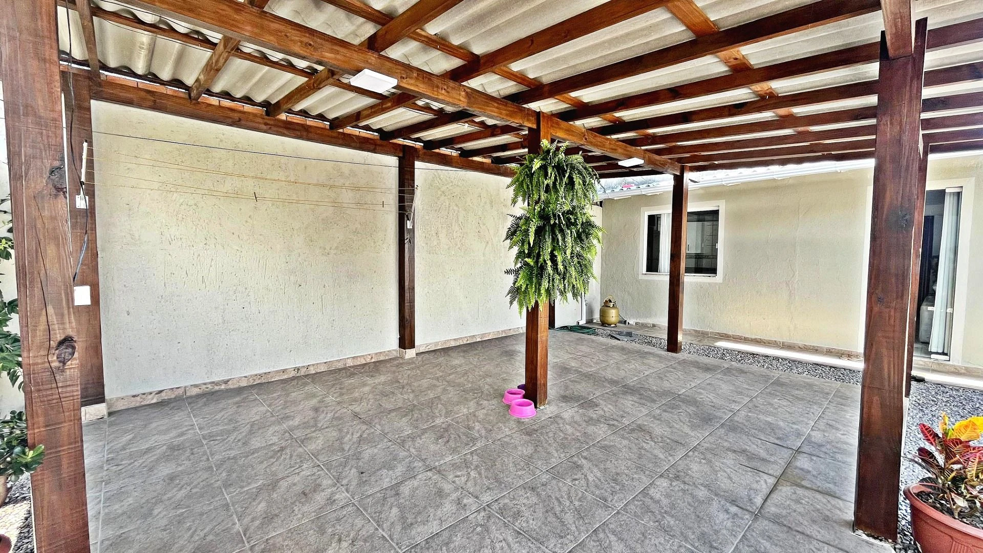 Casa com Sala Comercial, 3 Quartos, 10 Vagas - Furadinho - Foto 15
