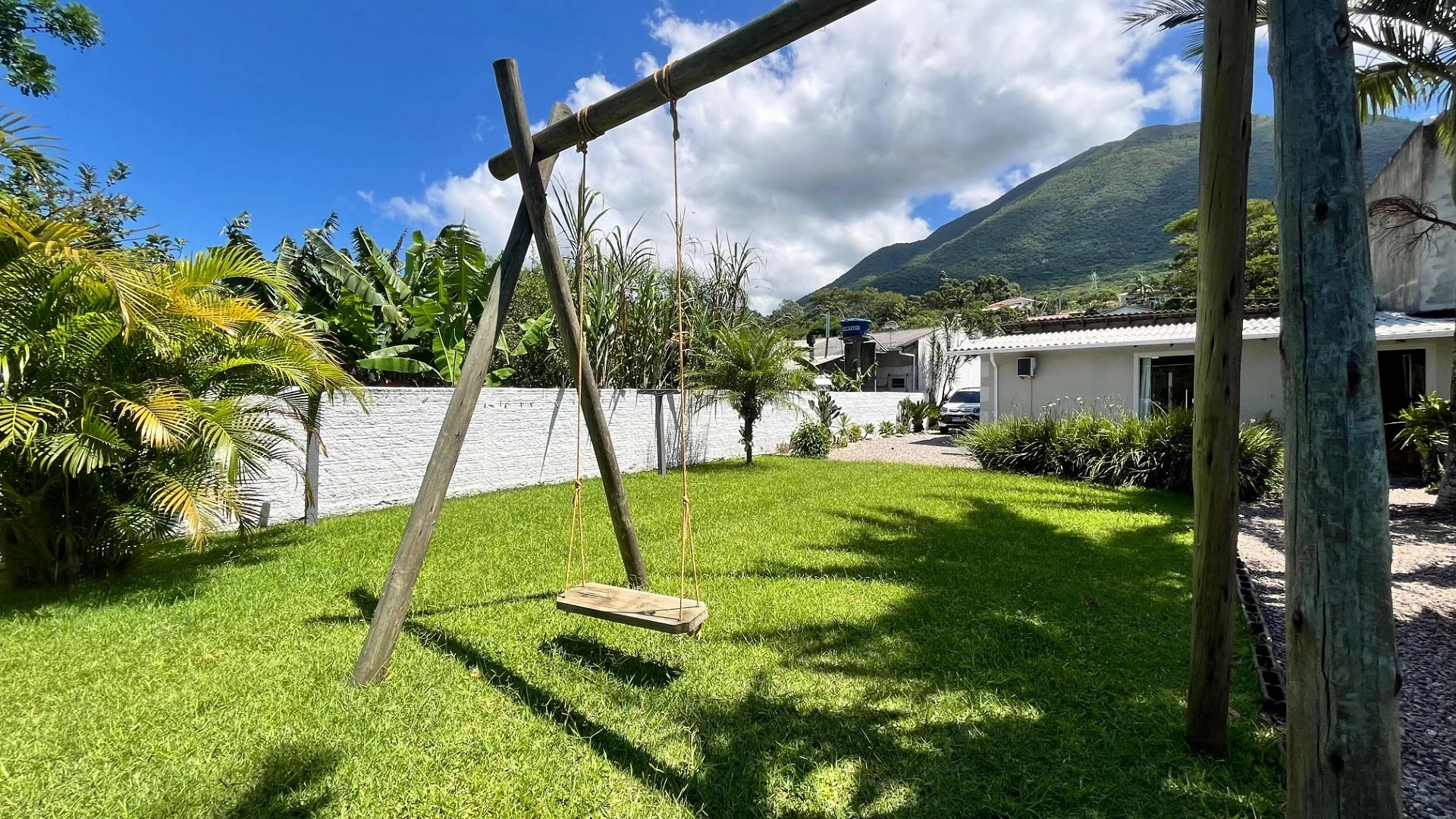 Casa com Sala Comercial, 3 Quartos, 10 Vagas - Furadinho - Foto 18