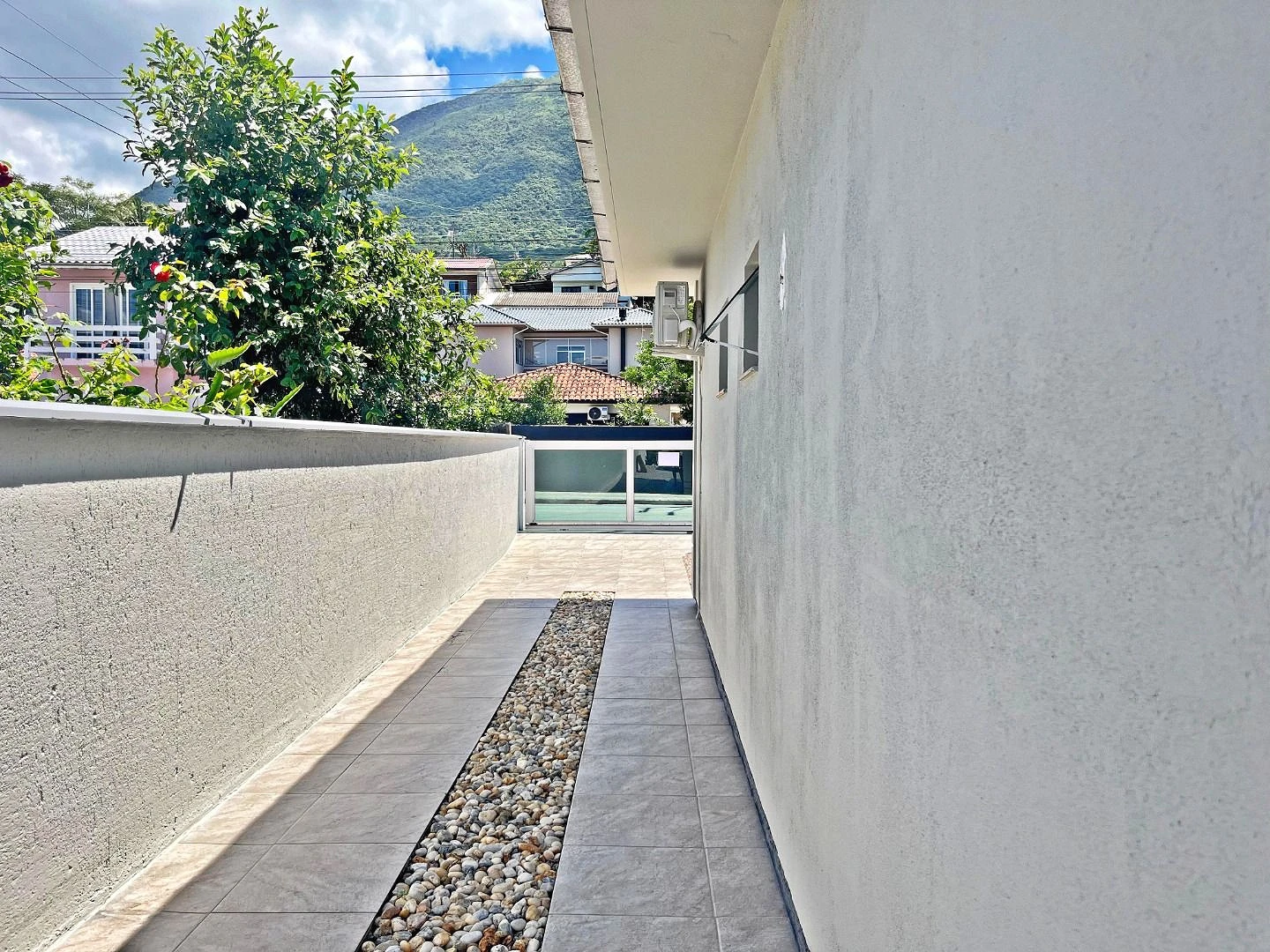 Casa com Sala Comercial, 3 Quartos, 10 Vagas - Furadinho - Foto 22