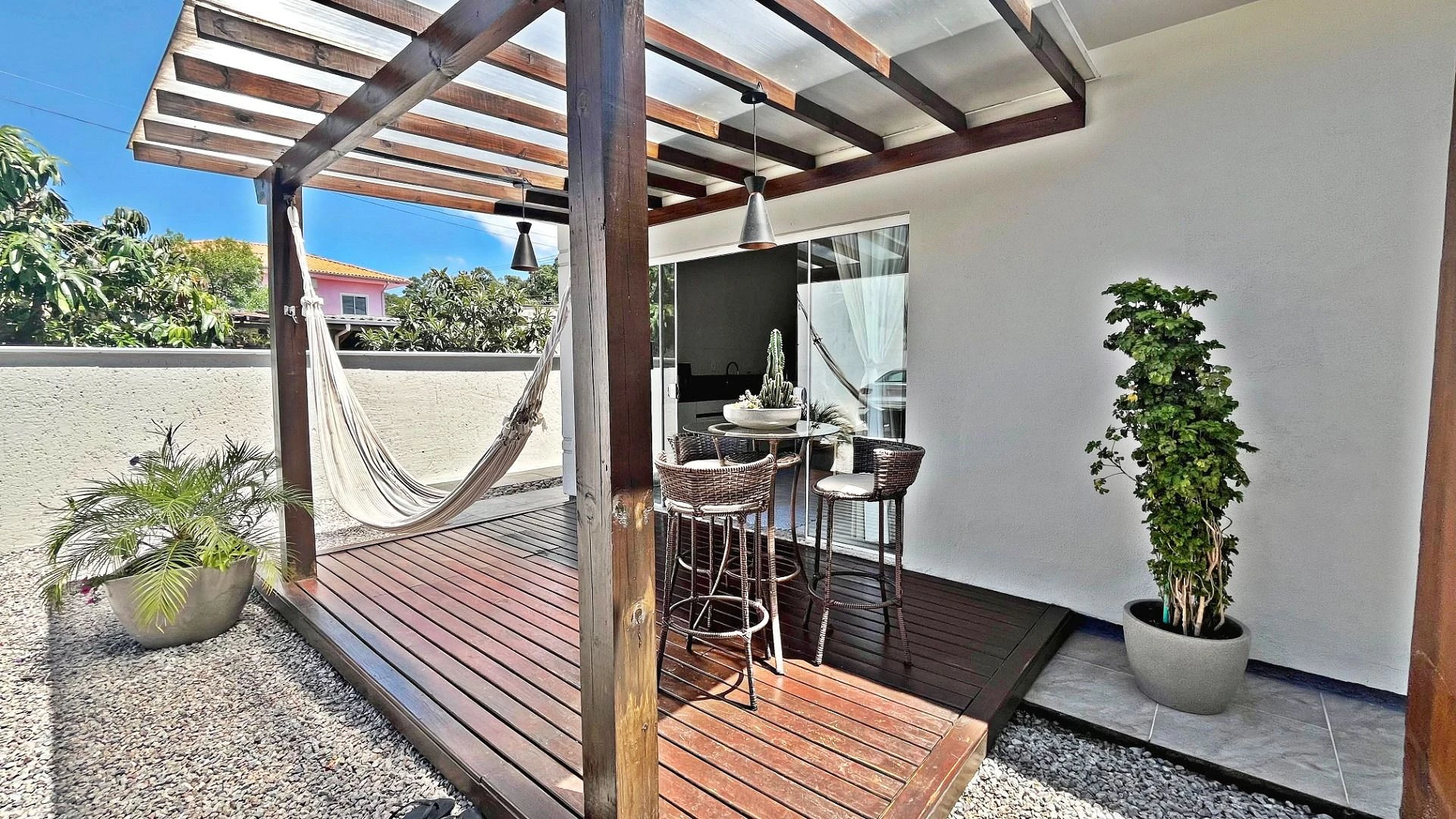 Casa com Sala Comercial, 3 Quartos, 10 Vagas - Furadinho - Foto 6
