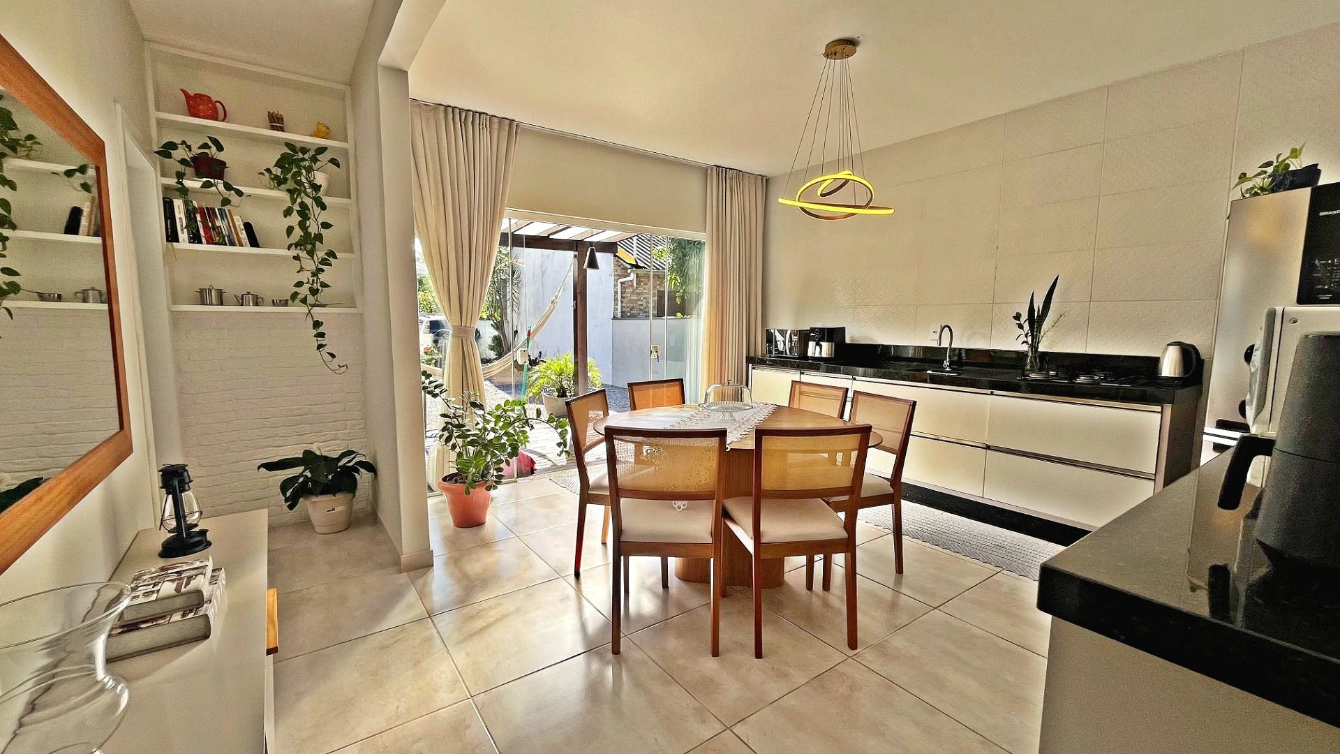 Casa com Sala Comercial, 3 Quartos, 10 Vagas - Furadinho - Foto 8