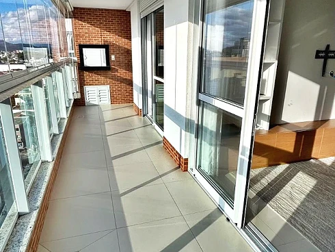 Apto 3 Quartos, 1 Suíte, 2 Vagas - Centro 