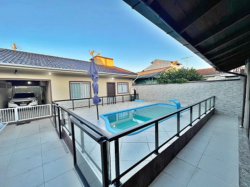 Casa 2 Quartos, Piscina,  2 Vagas - Forquilhas