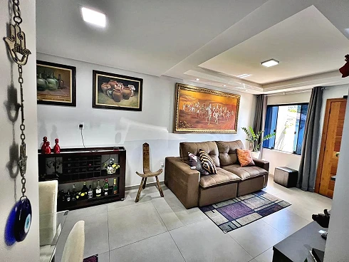 Sobrado 2 Quartos, 2 Suítes, 2 Vagas - Forquilhas