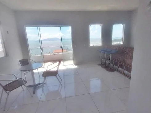 Prédio em Ganchos de Fora, Governador Celso Ramos