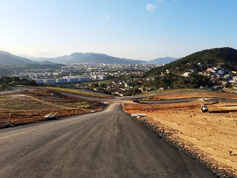 Terreno 970m², Escritura, 2 Pavimentos - Jardim Janaina 