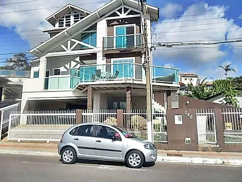 Casa Frente Mar, 4 Quartos com 1 Suíte e 360m² - Centro