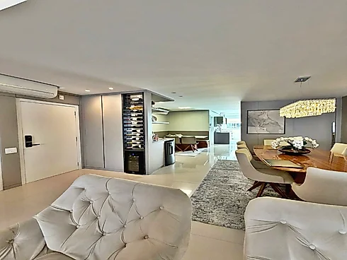 Amplo Apartamento Disponível para Venda, 4 Suítes, Totalmente Mobiliado e Decorado, no Kplatz Residence, Bairro Campinas, São José/SC - Foto 11