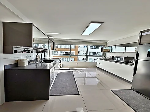 Amplo Apartamento Disponível para Venda, 4 Suítes, Totalmente Mobiliado e Decorado, no Kplatz Residence, Bairro Campinas, São José/SC - Foto 18