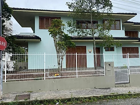 Casa 3 Quartos com 2 Suítes e 338m² - Floresta - São José