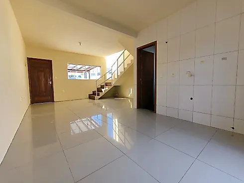 Sobrado geminado em Potecas, São José