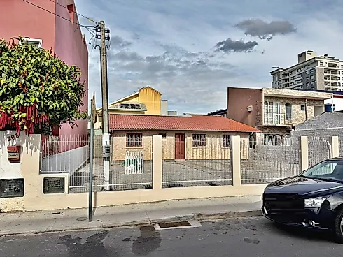 Casa 2 Quartos, 1 Suíte, 2 Vagas - Centro Biguaçú