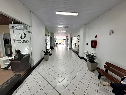 Loja térrea em Kobrasol, São José