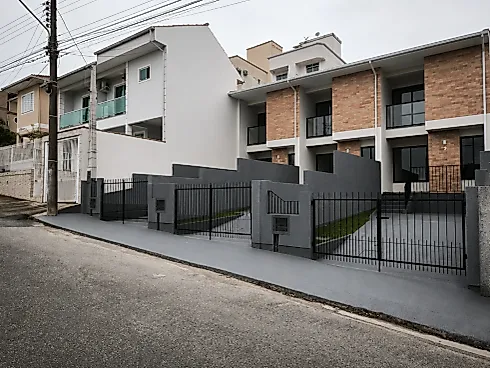 Sobrado geminado em Serraria, São José