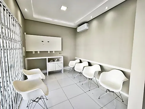 Loja térrea em Kobrasol, São José