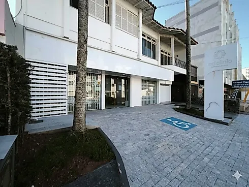 Loja térrea em Kobrasol, São José
