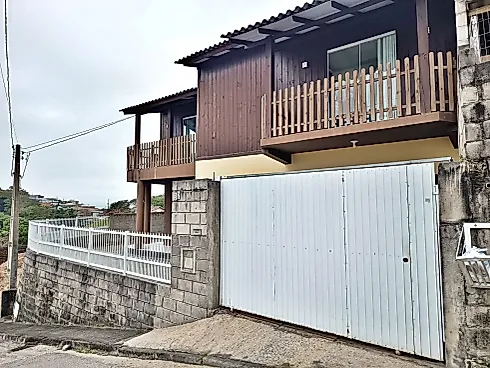 Casa em Fundos, Biguaçu