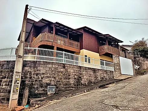 Casa 4 Quartos 198m² com Piscina - Fundos