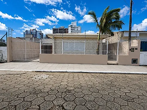 Casa 4 Quartos 330m² - Barreiros - Casa em Barreiros, São José - Foto 1