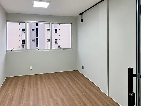 Escritório/sala em Kobrasol, São José