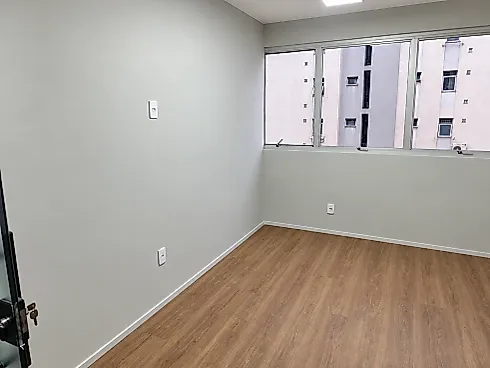 Escritório/sala em Kobrasol, São José
