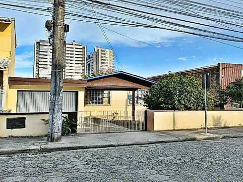 Casa em Kobrasol, São José