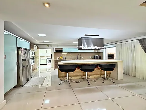 Casa de Alto Padrão, Mobiliada, Disponível para Venda no Condomínio Residencial Quinta dos Guimarães, Santo Amaro da Imperatriz/SC - Foto 16