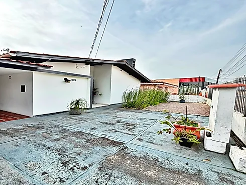 Casa Disponível para Venda no Bairro Kobrasol, São José/SC, 3 Dormitórios: - Foto 2