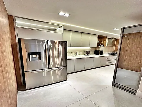 Maravilhoso Apartamento Disponível para Venda no Residencial Absoluto, 3 Suites, 2 Vagas, Bairro Campinas, São José/SC - Foto 8
