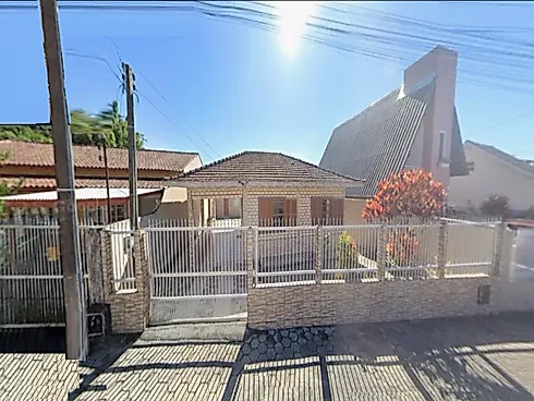 Casa 3 Quartos, 2 Vagas, 70m Mar