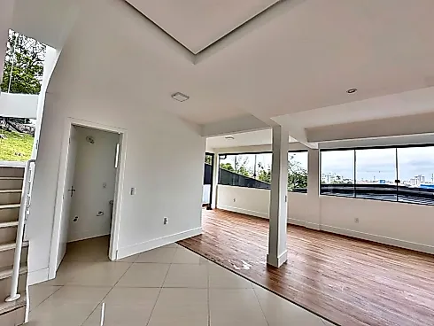 Casa de Alto Padrão com Piscina e Quadra de Esportes, Disponível para Venda no Condomínio Residencial Bosque das Mansões, São José/SC - Foto 18