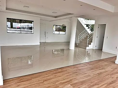 Casa de Alto Padrão com Piscina e Quadra de Esportes, Disponível para Venda no Condomínio Residencial Bosque das Mansões, São José/SC - Foto 19