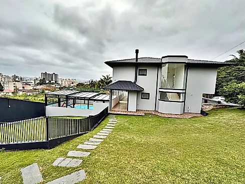 Casa de Alto Padrão com Piscina e Quadra de Esportes, Disponível para Venda no Condomínio Residencial Bosque das Mansões, São José/SC - Foto 7