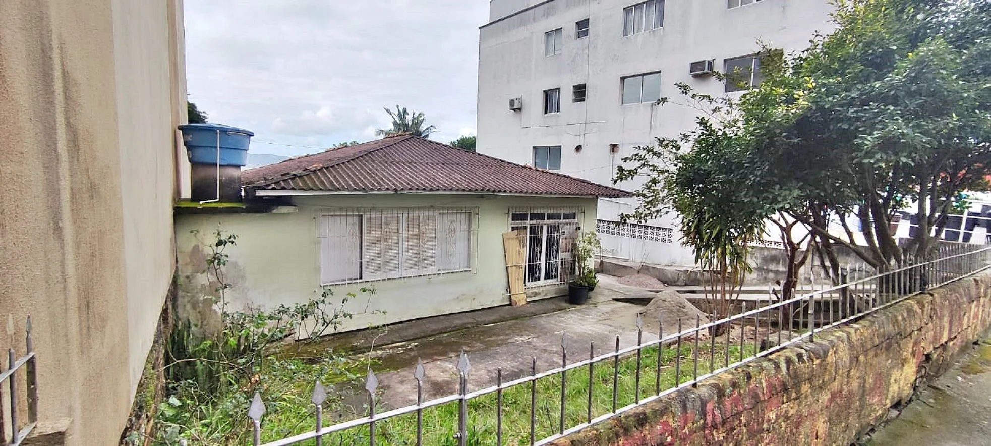Ótimo Terreno de 450m em Barreiros com Casa - Foto 14