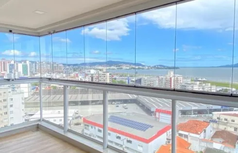 Apartamento com 3 quartos em Kobrasol, São José