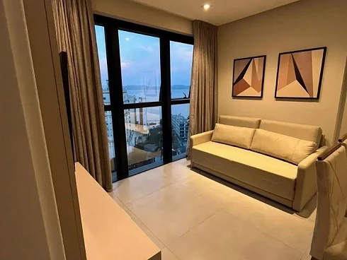 Apartamento em Meia Praia, Itapema