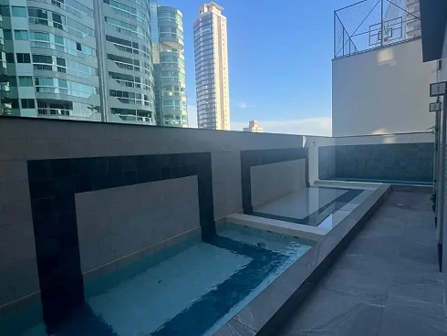 Apartamento em Meia Praia, Itapema