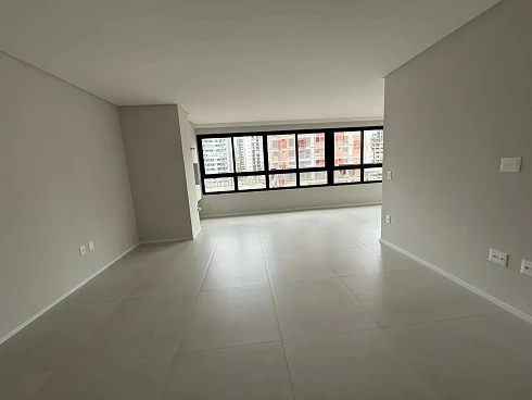 Apartamento em Meia Praia, Itapema