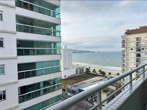Apartamento em Meia Praia, Itapema