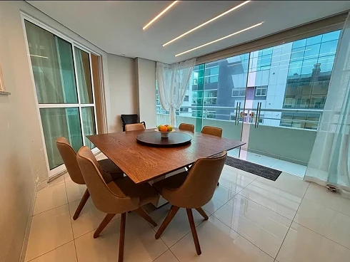 Apartamento em Meia Praia, Itapema