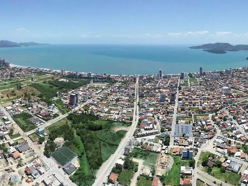 Apartamento com 2 Dormitórios sendo 1 Suíte e 1 Vaga de Garagem Pereque- Porto Belo/SC - Foto 6