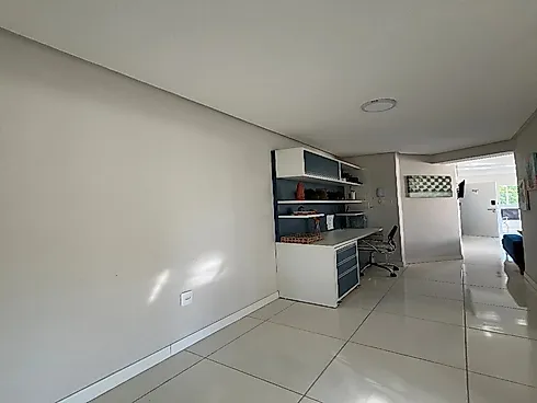 Apartamento com 2 Dormitórios sendo 1 Suíte e 1 Vaga de Garagem em Penha/SC - Foto 8