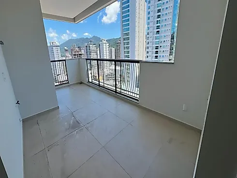 Apartamento com 4 Dormitórios sendo 4 Suítes e 3 Vagas de Garagem em Itapema/SC - Apartamento em Meia Praia, Itapema - Foto 2