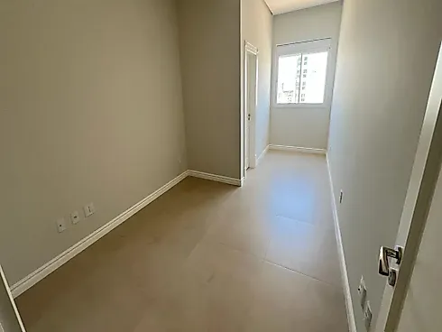 Apartamento com 4 Dormitórios sendo 4 Suítes e 3 Vagas de Garagem em Itapema/SC - Apartamento em Meia Praia, Itapema - Foto 4