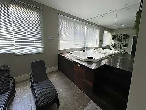 Apartamento Mobiliado com 4 Dormitórios sendo 4 Suítes e 3 Vagas de Garagem em Itapema/SC - Apartamento em Meia Praia, Itapema - Foto 5