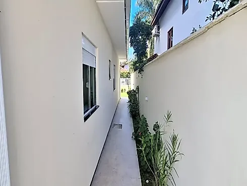 Casa com 5 Dormitórios sendo 1 Suíte e 4 Vagas de Garagem em Florianópolis/SC - Casa em Ribeirão Da Ilha, Florianópolis - Foto 2