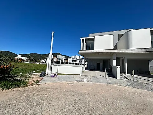 Casa 4 Dormitório sendo 3 Suíte com Terraço - Casa em Campeche, Florianópolis - Foto 2